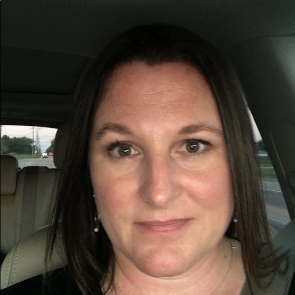 Meet your Posher, Elizabeth - Picture 3 of 4